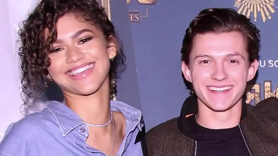 蜘蛛侠荷兰弟与女友赞达亚的日常