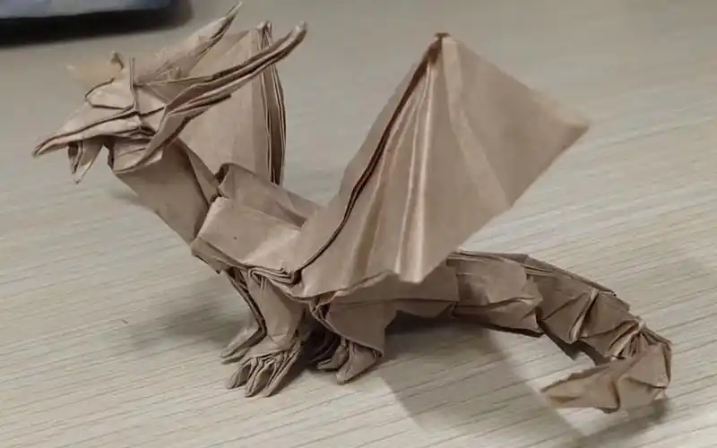 【折纸教程】看不出来吧～这是一只用一张纸折成的魔龙