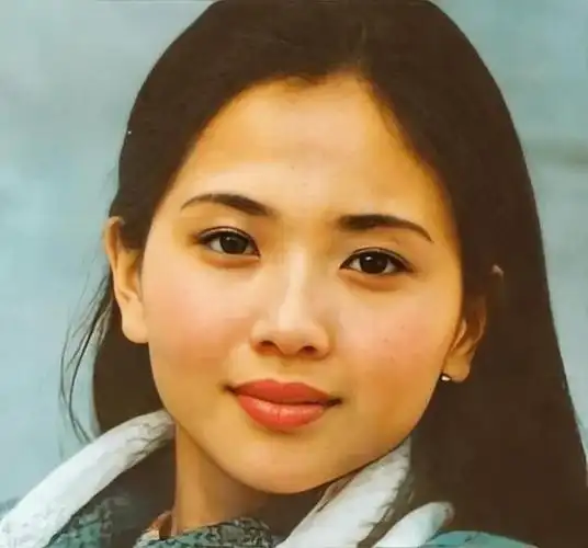 演员陶慧敏:糊里糊涂嫁初恋,婚后生一女,女儿和她一样漂亮