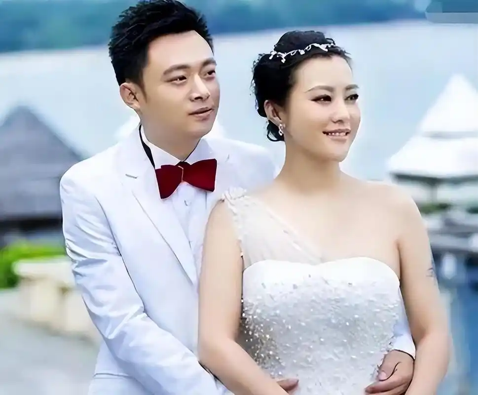 郝蕾:和刘烨离婚后,独自一人抚养双胞胎儿子,现状过得怎样了?