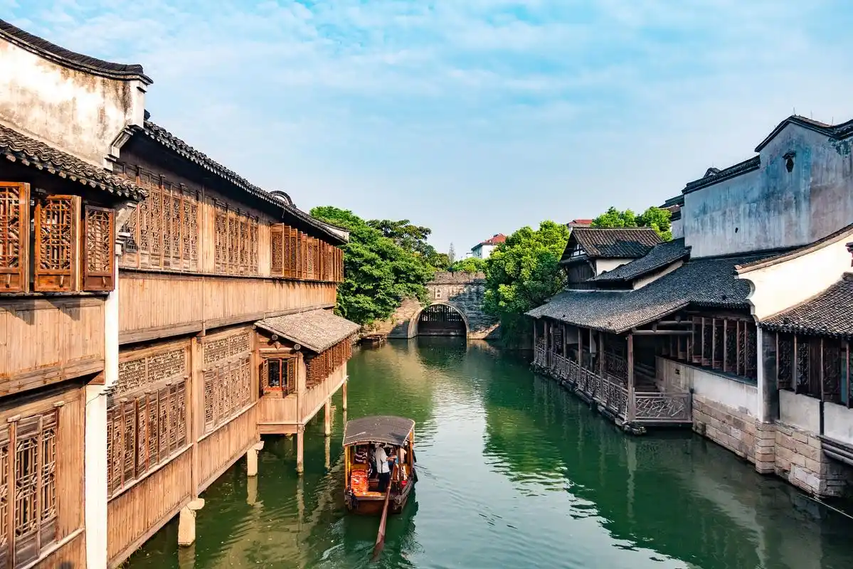 西塘与乌镇:水乡古镇的魅力之争,哪个比较值得去?