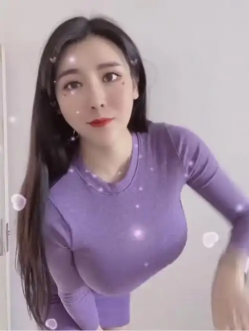 【美女裁判刘太阳】178的刘太阳拥有卡戴珊般的身材,前凸后翘完爆