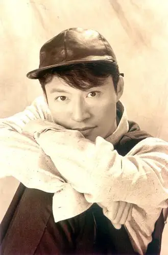 14日生于中国台湾省台中市,祖籍辽宁省葫芦岛市绥中县,中国台湾男演员