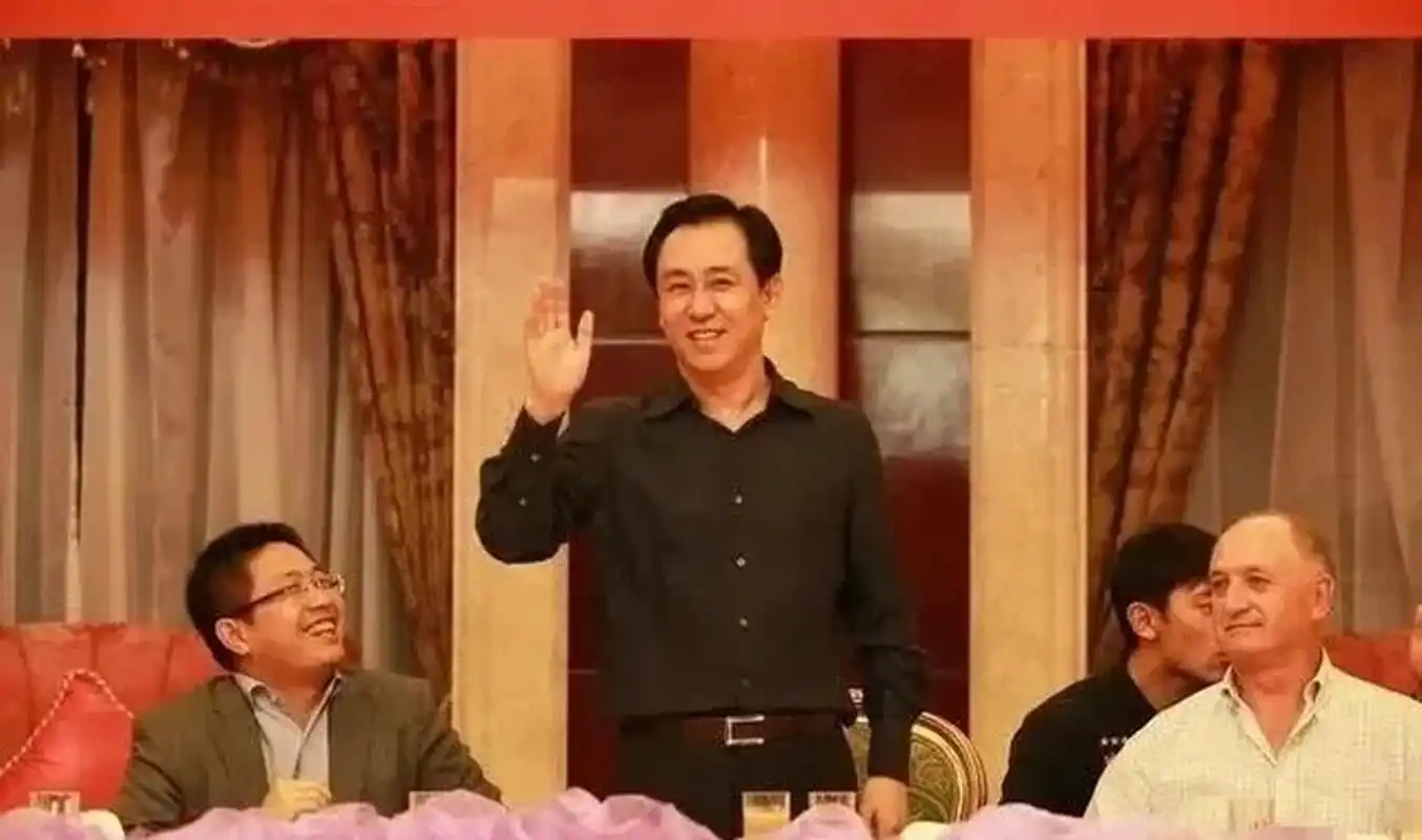 4万亿的皮带哥许家印,小日子过得很滋润.声马犬色,要啥有啥.