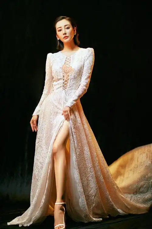 司理理李纯穿镂空裙拍性感写真陈思诚不当人子