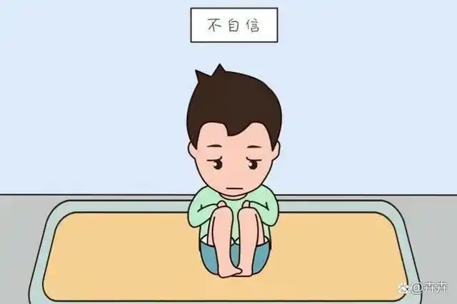 看到不认识的小朋友在玩玩具,即使她非常想玩,也不会立马跑过去,总会