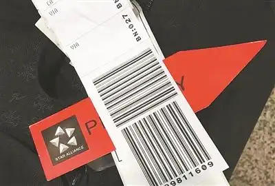 托运行李上的优先标签.记者 邹菲 摄