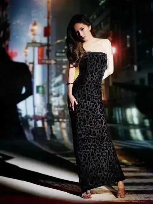 杨幂脚上的jimmychoo