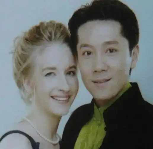 难怪 当初回绝 赵本山 …与妻子 结婚后 ,蔡国庆 又生下了一个 可爱的