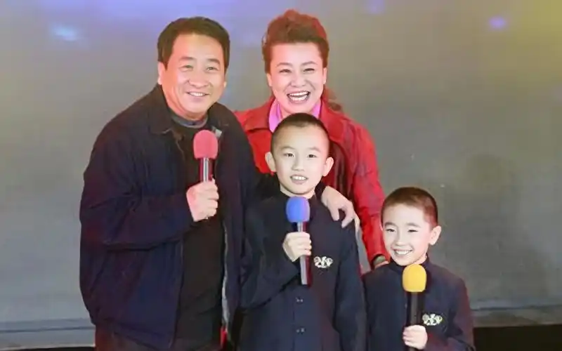 小香玉一家罕见曝光,二婚老公背景十分强大,小香玉罕见谈家庭