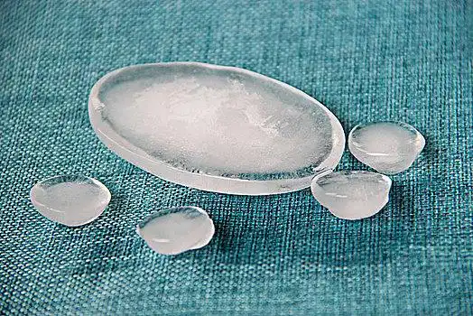 冰块特写冰块特写冰镇饮料薄荷味,巧克力牛奶,混合饮料雪荔冰雪荔冰