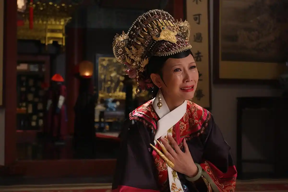 蔡少芬接拍《甄嬛传》后,发现自己怀孕了,不过她没有告诉任何人,在拍