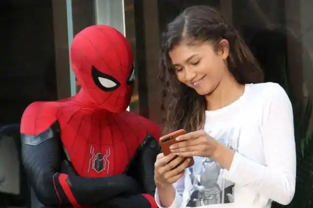 荷兰弟携女友惊现巴黎!原来他的弟弟都很帅