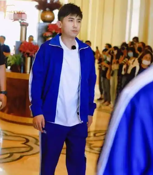 路透照曝光,有演员穿的是大褂,还有穿的运动服_周九良_孟鹤堂_节目