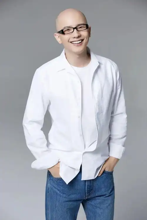 超燃现场歌手平安亮相盐南海棠文化音乐节唱响五四青春之歌