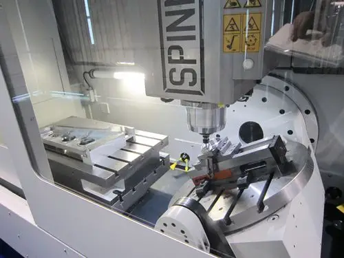 其中spinneru1530外形结构设计紧凑,其独特设计在于机床床身右侧带有