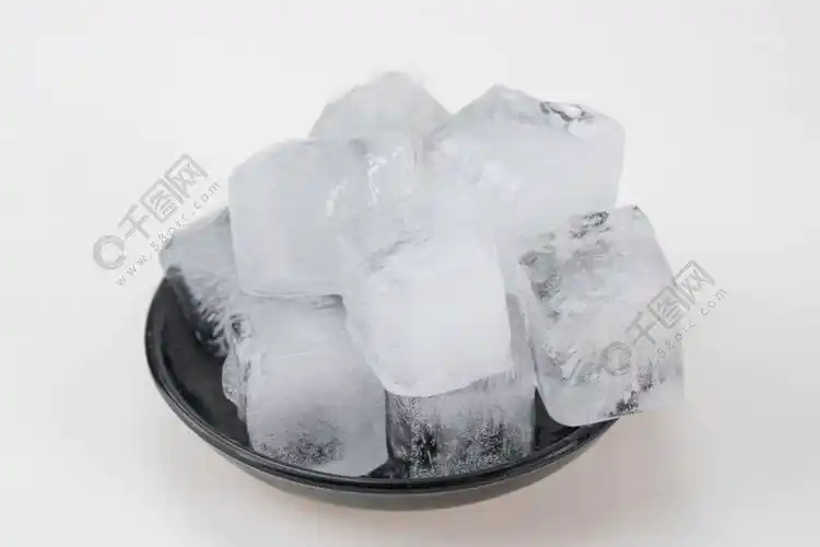 冰镇冰块高清摄影图